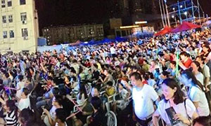 ���շֹ�˾�Ϸʳ�����·��&ldquo;k��Ǯ��˾��Ҿ���&middot;ҡ��֮ҹ&rdquo;���ֽ�/������ȫ�ݶ������ɽ� Բ����Ļ��